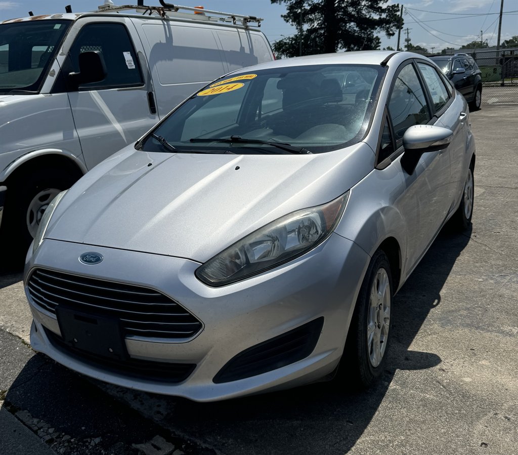 2014 Ford Fiesta SE's photo