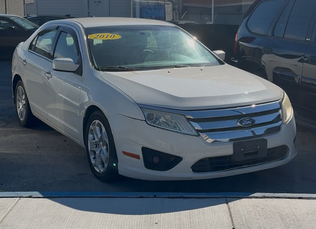 2010 Ford Fusion SE's photo