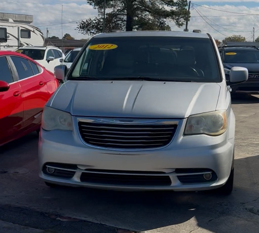 2011 Chrysler Town & Country Touring-L's photo
