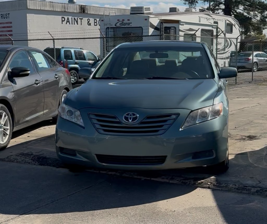 2009 Toyota Camry LE's photo