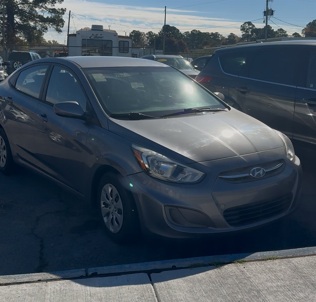 2016 Hyundai Accent SE's photo