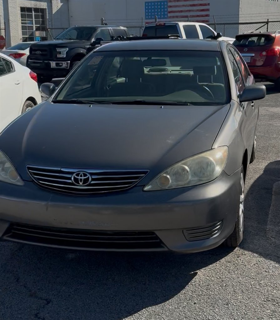 2005 Toyota Camry LE's photo