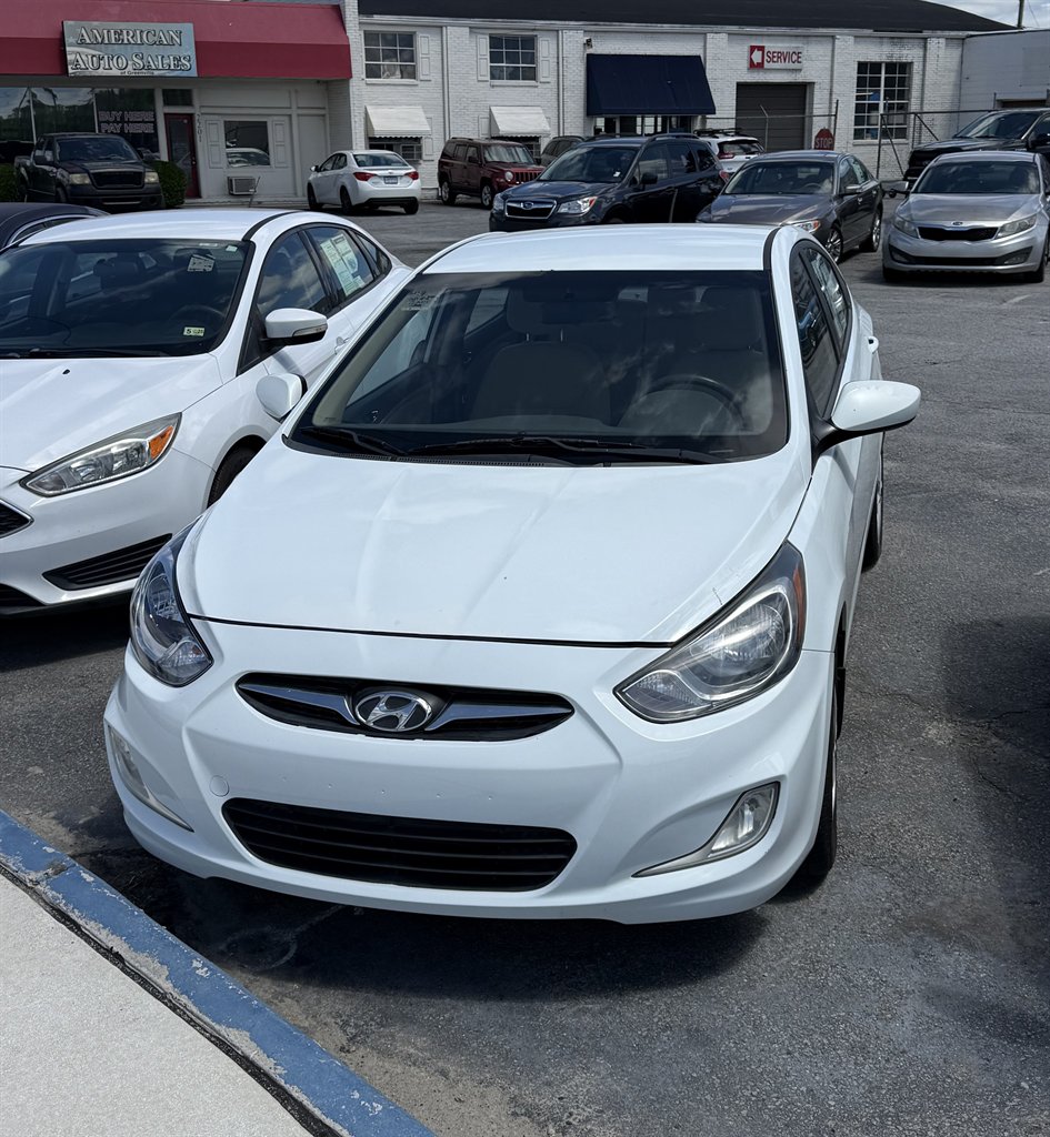 2012 Hyundai Accent GLS 4-Door 6-Speed Automatic's photo